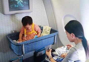 带婴儿坐飞机的座位安排及注意事项